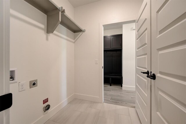 8101 Jenny Ln, Edmond, OK 73034 - laundry area featuring electric dryer hookup, baseboards, and hookup for a washing machine