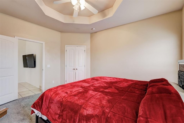 636 NW 112th St, Oklahoma City, OK 73114 - bedroom featuring a tray ceiling, a ceiling fan, and carpet floors