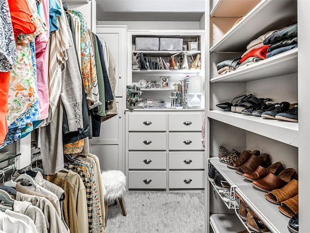 walk in closet featuring carpet flooring