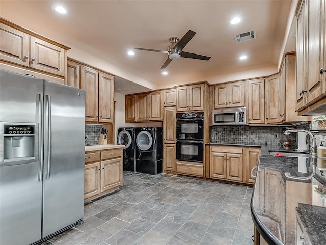 kitchen with visible vents, washer and clothes dryer, a sink, appliances with stainless steel finishes, and ceiling fan