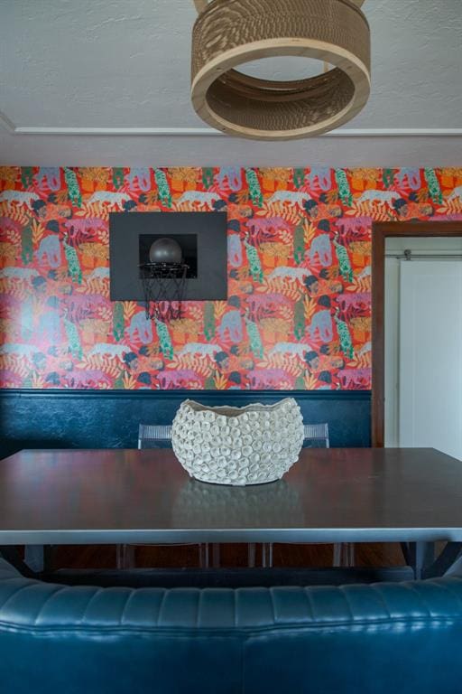 interior details with wallpapered walls