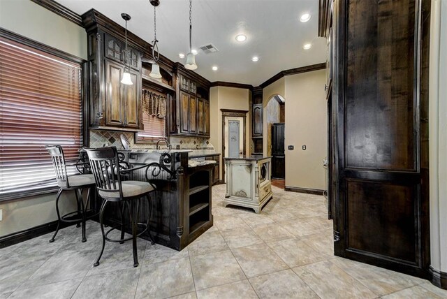 kitchen with visible vents, baseboards, open shelves, a peninsula, and decorative backsplash