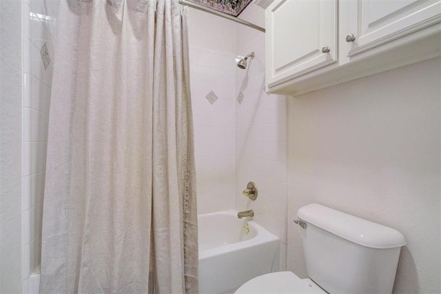 bathroom featuring shower / bath combo with shower curtain and toilet