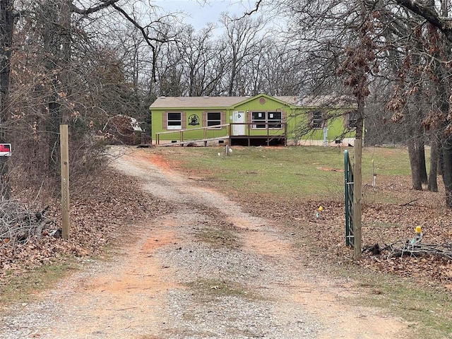 manufactured / mobile home featuring crawl space, driveway, and a front yard