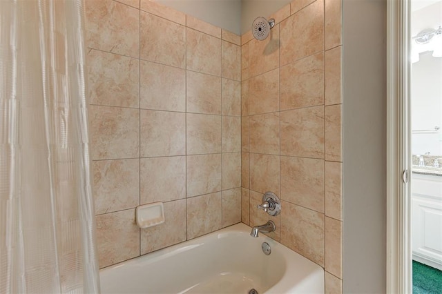 bathroom featuring shower / bath combo