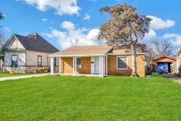 view of front of property with a front yard