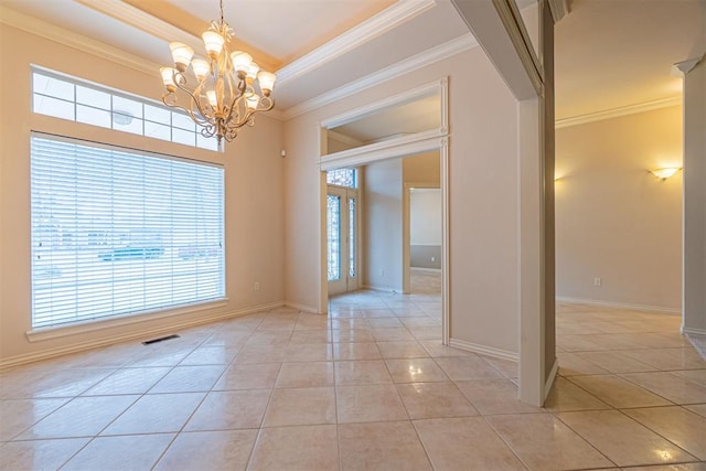 spare room featuring light tile patterned flooring, visible vents, a notable chandelier, and ornamental molding