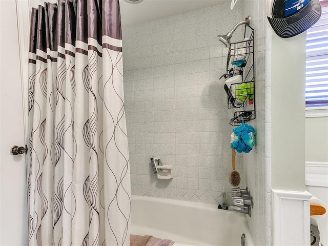 full bathroom featuring shower / bathtub combination with curtain