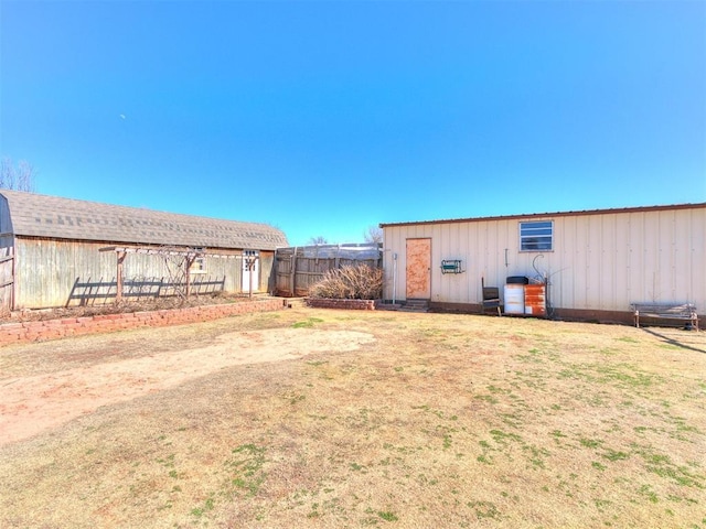 view of yard featuring an outbuilding and fence