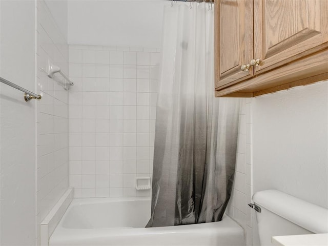 bathroom featuring toilet and shower / bath combo with shower curtain