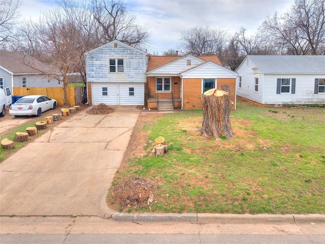 view of front of house with driveway, a front lawn, and fence