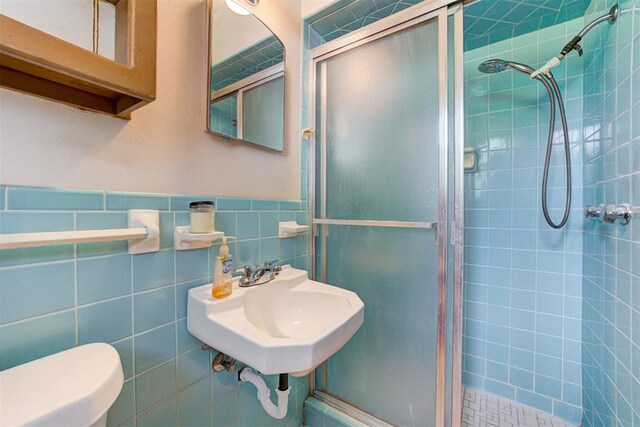 4801 Del Crest Dr, Del City, OK 73115 - full bath with a shower stall, wainscoting, and tile walls