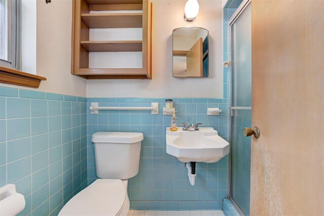 4801 Del Crest Dr, Del City, OK 73115 - full bath featuring tile walls, a shower stall, and wainscoting