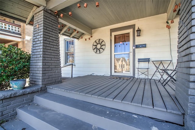 entrance to property featuring covered porch