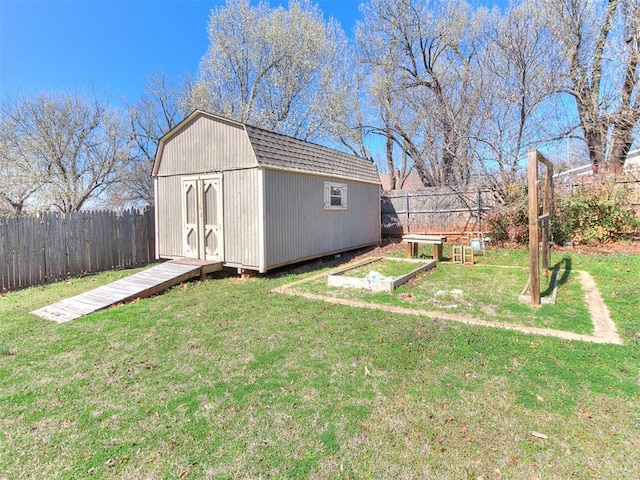 view of yard with an outdoor structure, a storage shed, a fenced backyard, and a garden