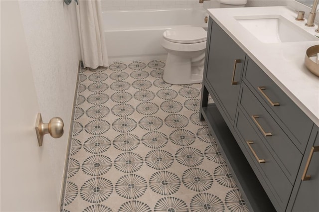 full bath with tile patterned floors, toilet, a tub to relax in, a sink, and curtained shower