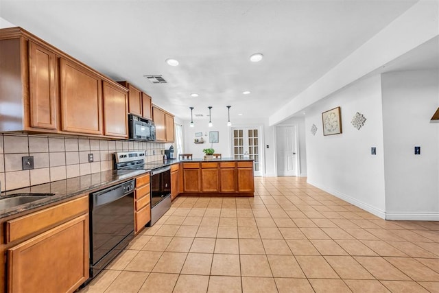 kitchen featuring visible vents, black appliances, backsplash, a peninsula, and light tile patterned flooring