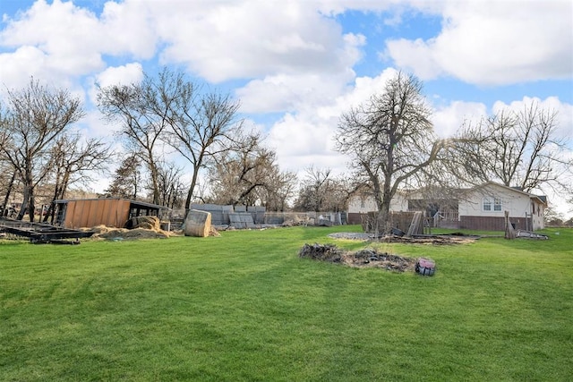 view of yard with an outbuilding and fence