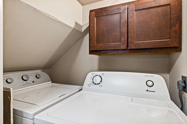 laundry room featuring cabinet space and washer and clothes dryer