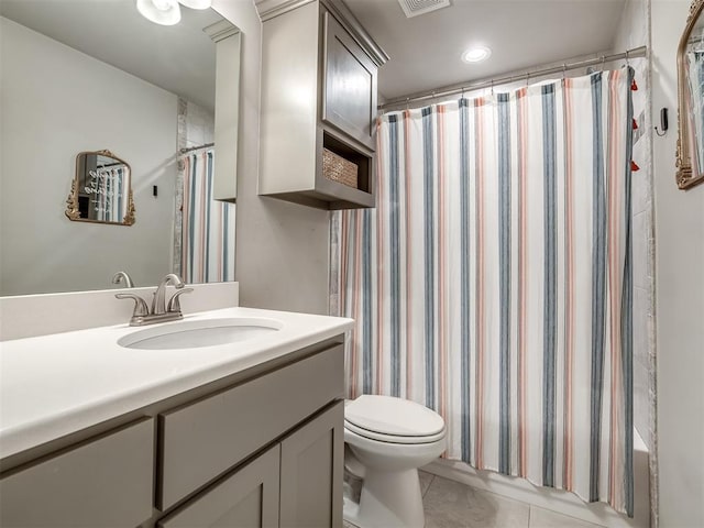 full bathroom featuring tile patterned floors, curtained shower, and toilet