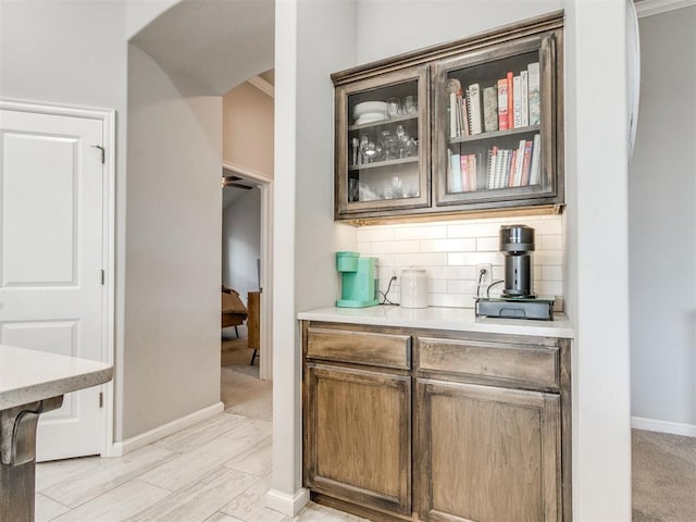 bar featuring baseboards and tasteful backsplash