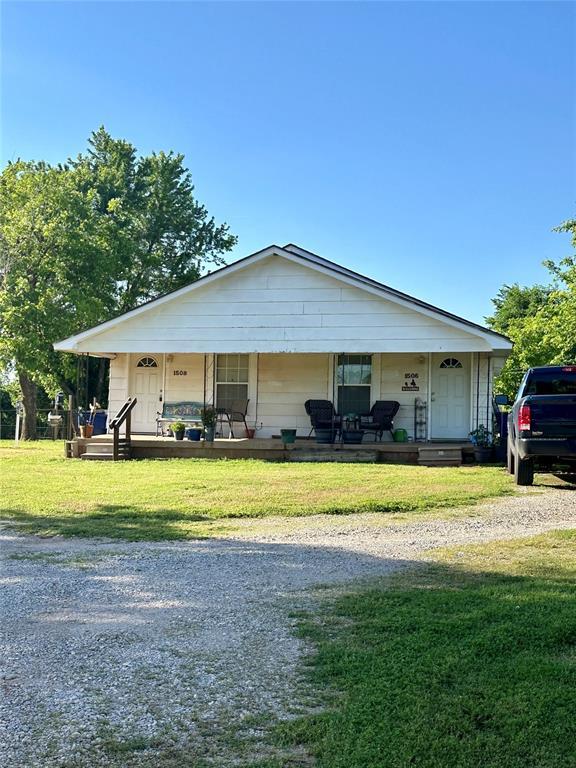 view of front of house with a porch and a front lawn