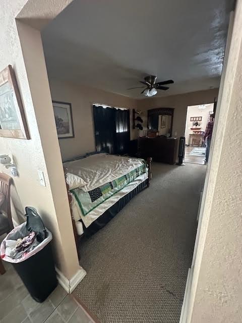 bedroom featuring a ceiling fan