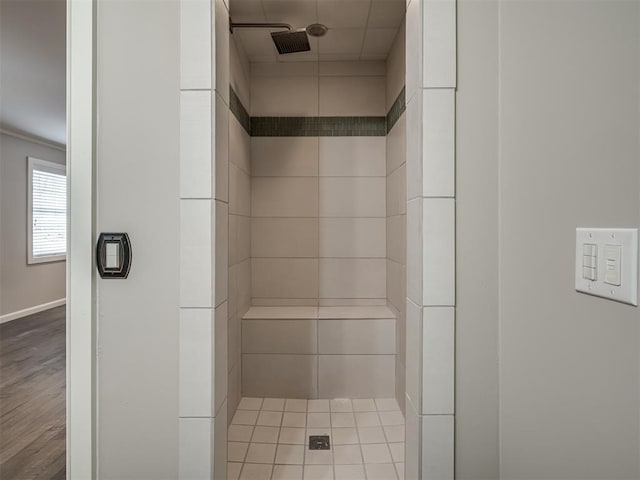 bathroom featuring tiled shower