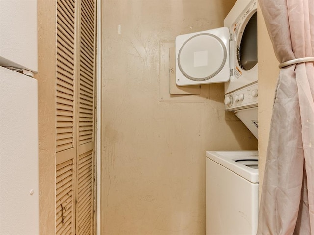 clothes washing area with laundry area and stacked washer and clothes dryer