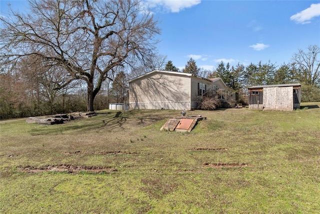 view of yard featuring a storage unit and an outdoor structure