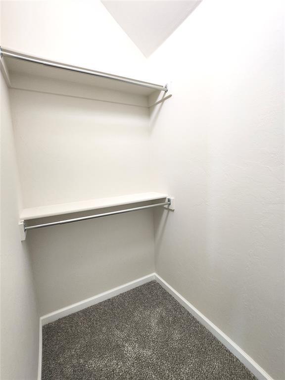 11613 NW 103rd St, Yukon, OK 73099 - walk in closet featuring carpet