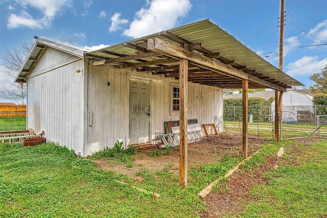 1724 N Lee St, Altus, OK 73521 - view of outdoor structure featuring fence