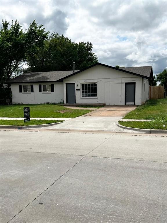 2513 N Nottingham Way, Moore, OK 73160 - ranch-style home with concrete driveway