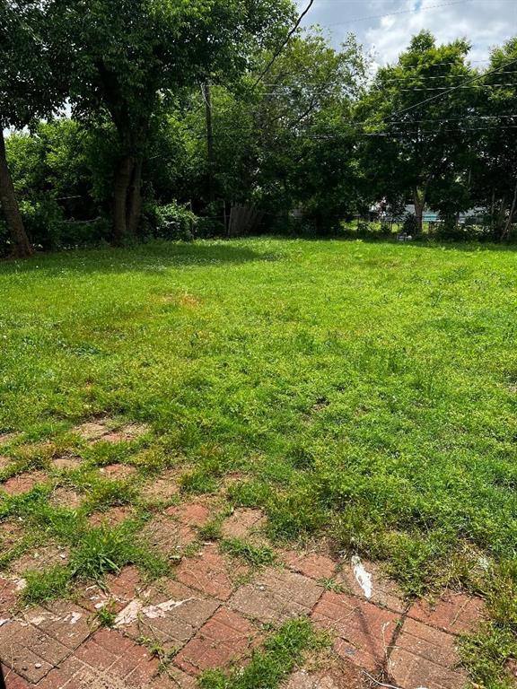 2513 N Nottingham Way, Moore, OK 73160 - view of yard