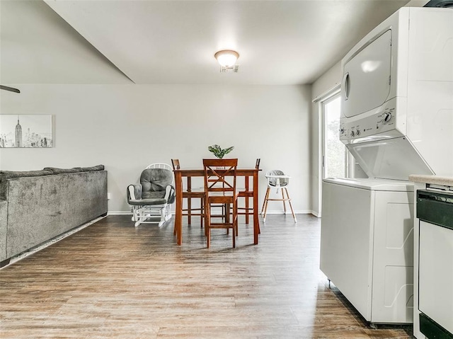 1415 NW 98th St, Oklahoma City, OK 73114 - dining area with visible vents, light wood finished floors, baseboards, and stacked washer / dryer