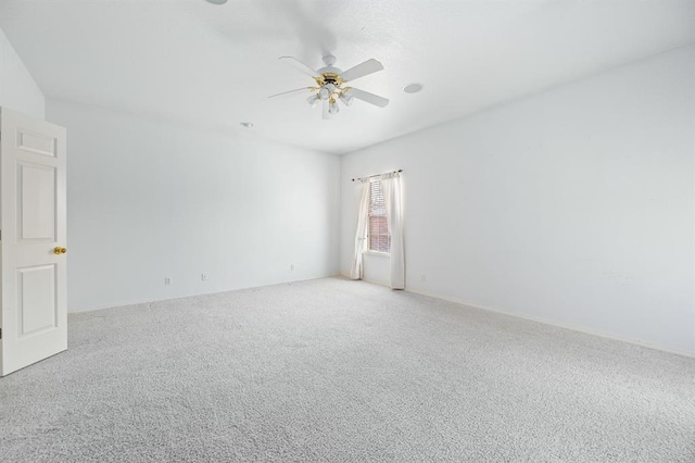 carpeted empty room featuring a ceiling fan