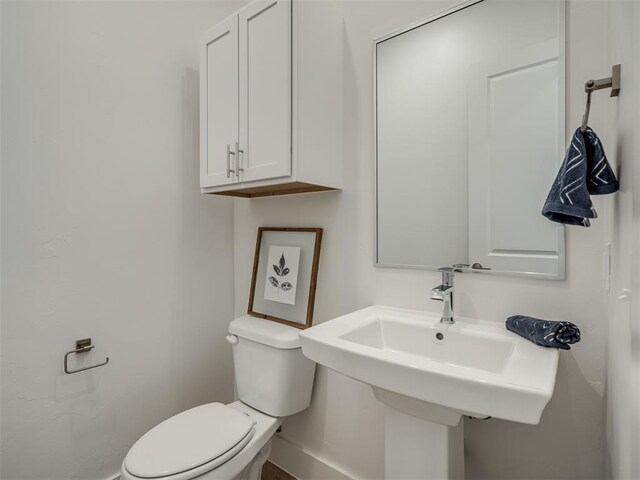 13112 Maplewood Ave, Oklahoma City, OK 73120 - bathroom featuring toilet and baseboards