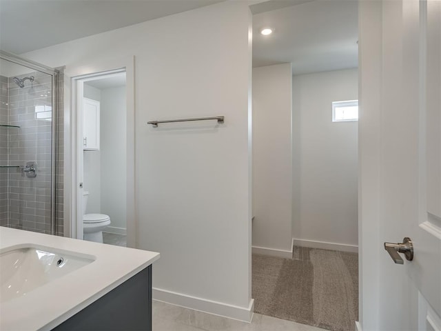 13112 Maplewood Ave, Oklahoma City, OK 73120 - bathroom featuring a tile shower, vanity, toilet, baseboards, and recessed lighting