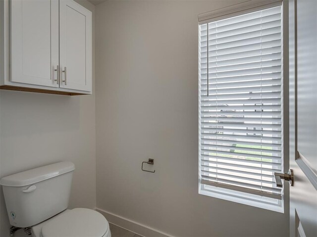 13112 Maplewood Ave, Oklahoma City, OK 73120 - bathroom with toilet and baseboards