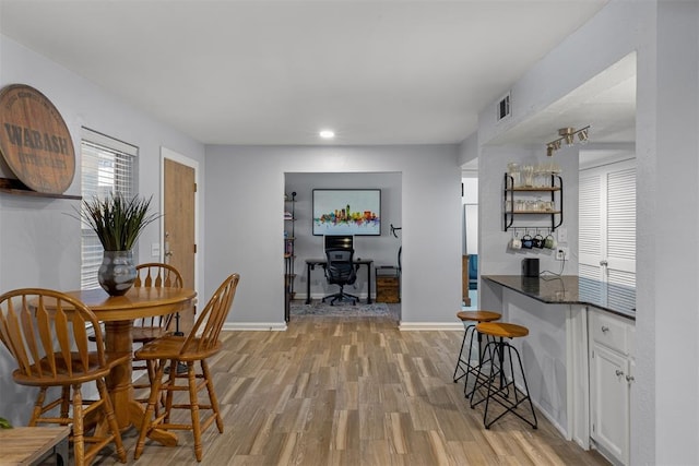 dining room with visible vents, light wood-style flooring, recessed lighting, and baseboards