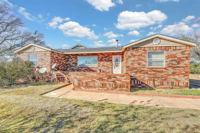 17421 E 1160th Rd, Sweetwater, OK 73666 - ranch-style house with a front lawn and brick siding