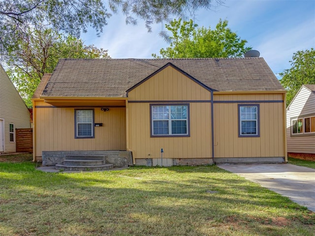 3604 NW 27th St, Oklahoma City, OK 73107 - view of front facade featuring a front yard and a shingled roof