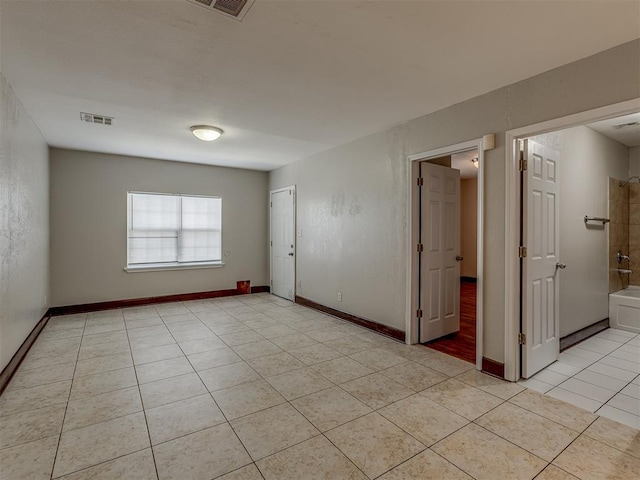 3604 NW 27th St, Oklahoma City, OK 73107 - unfurnished room with light tile patterned floors, visible vents, and baseboards