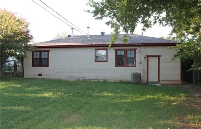 2941 SW 48th St, Oklahoma City, OK 73119 - back of house featuring cooling unit and a lawn