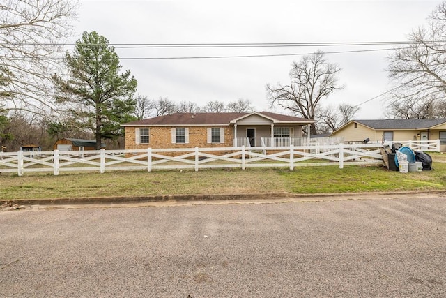 view of front of home with a fenced front yard