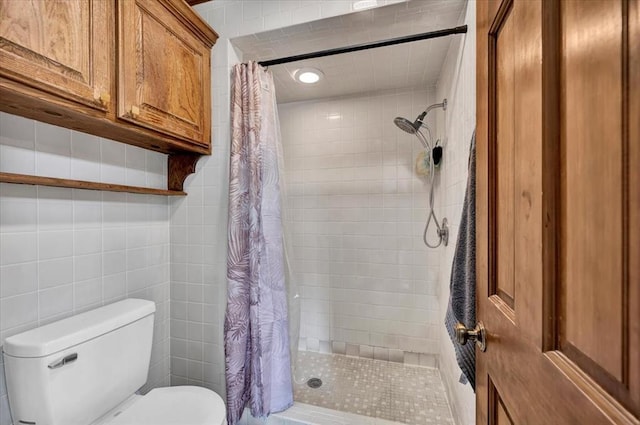 2008 Powderhorn, Edmond, OK 73034 - full bath featuring tile walls, toilet, and tiled shower