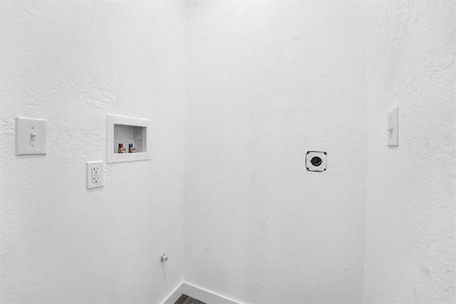 311 N 7th St, Sayre, OK 73662 - laundry room featuring washer hookup and electric dryer hookup