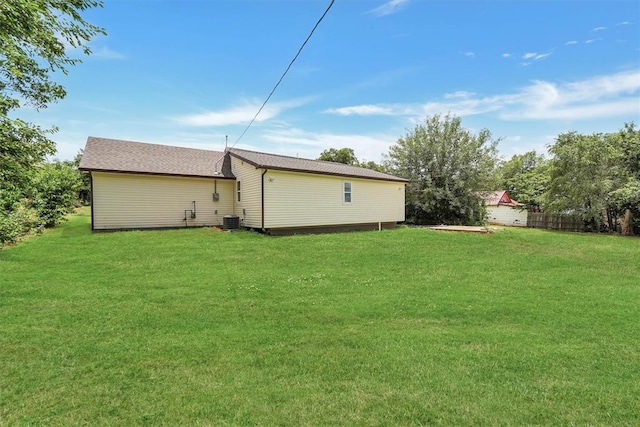 311 N 7th St, Sayre, OK 73662 - rear view of property featuring a yard