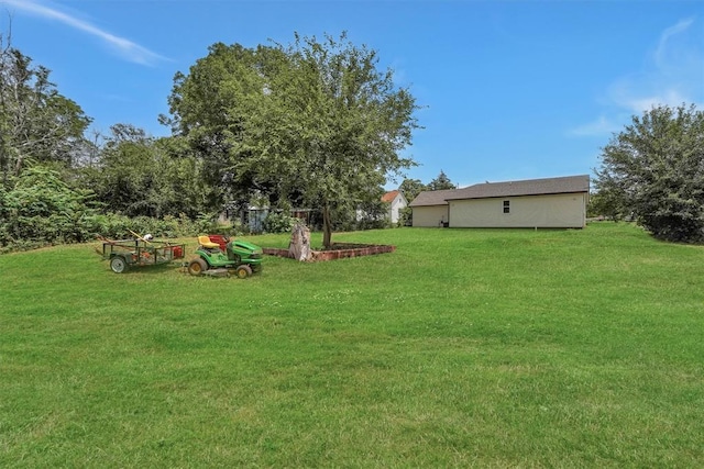 311 N 7th St, Sayre, OK 73662 - view of green lawn