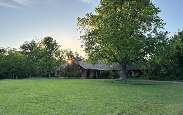 2001 Woodhill Rd, Edmond, OK 73025 - view of yard at dusk